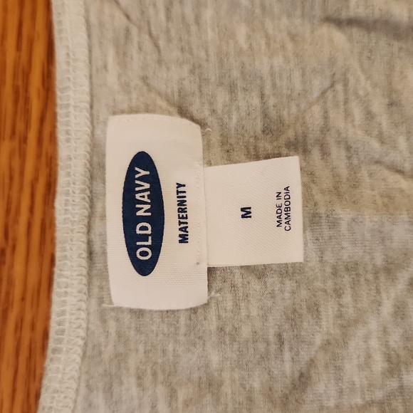 Old Navy nursing long sleeve shirt size medium - Picture 2 of 3